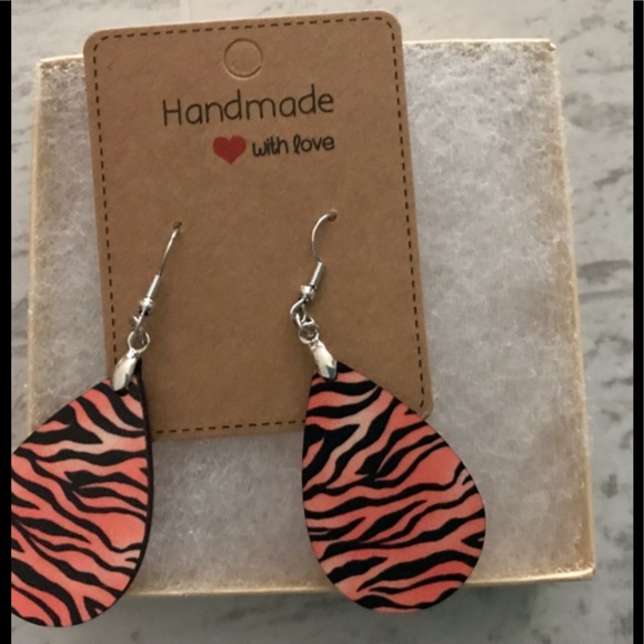 Pink zebra sublimation earrings teardrop - Picture 3 of 3